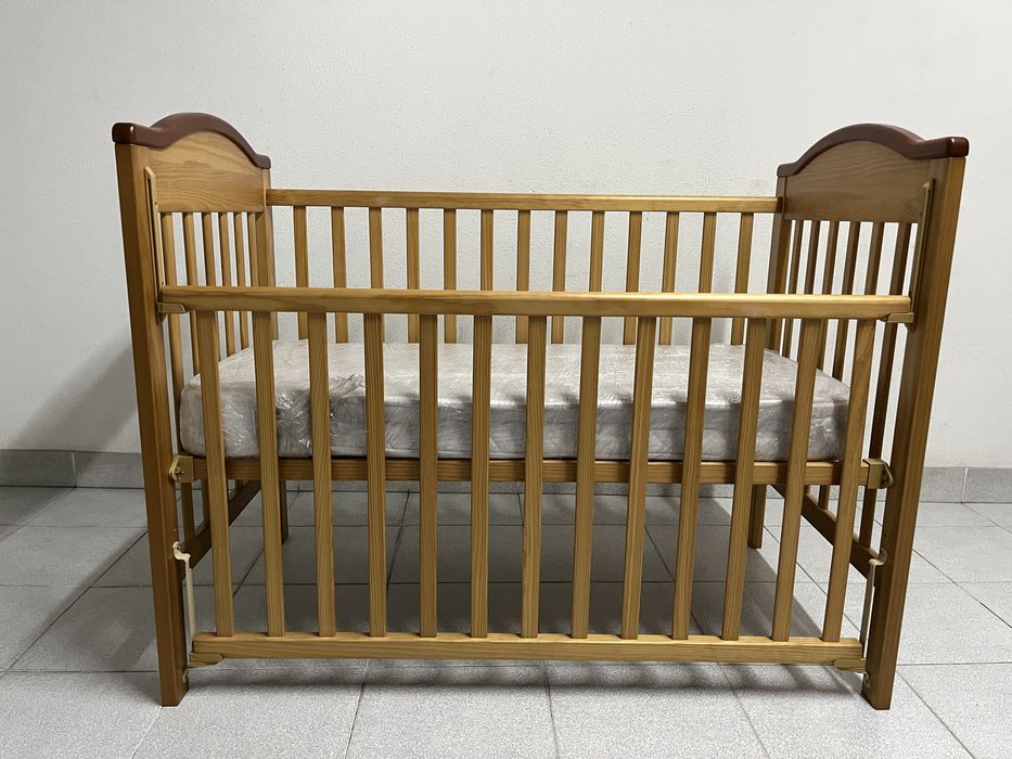 Berço/Cama de madeira Pueri + colchão (ajustável, bom estado)