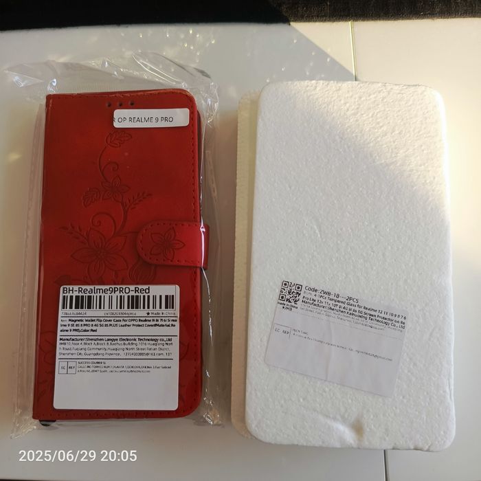 Realmi 9 pro etui + dwa szkła ochronne.