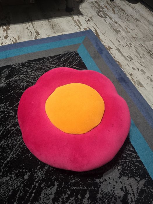 Banco banquinho puff muito bonito