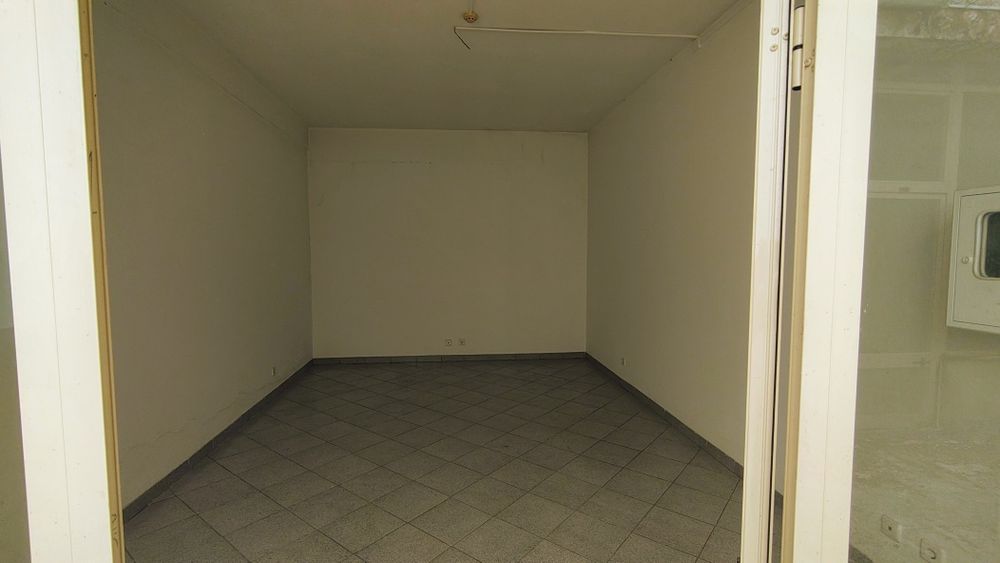 Alugo arrumo de 22m2 no centro de riba de ave. Ao lado da opticalia