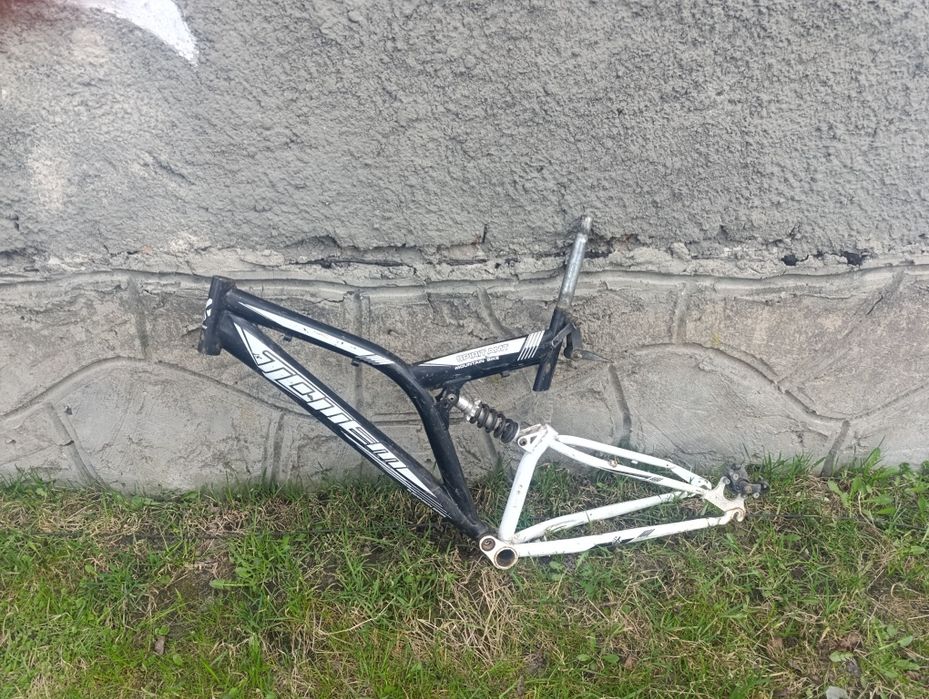 Велосипедна рама двопідвісного full suspension
