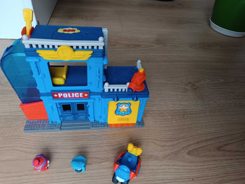 SuperZings, Posterunek policji, zestaw