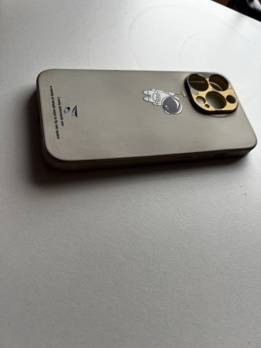 etui iphone 13 pro
