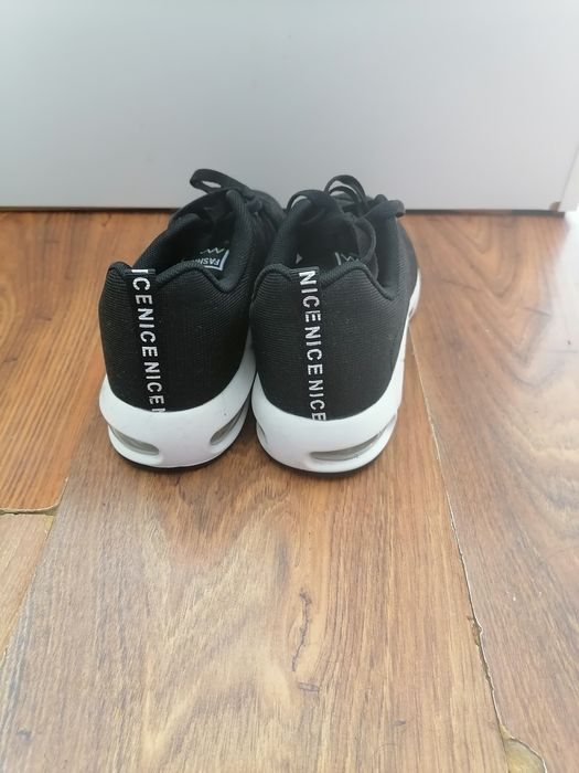 Buty sportowe damskie