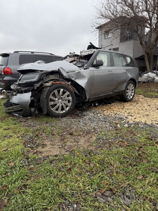 Range rover vogue 2023 бензин 4.4 дтп