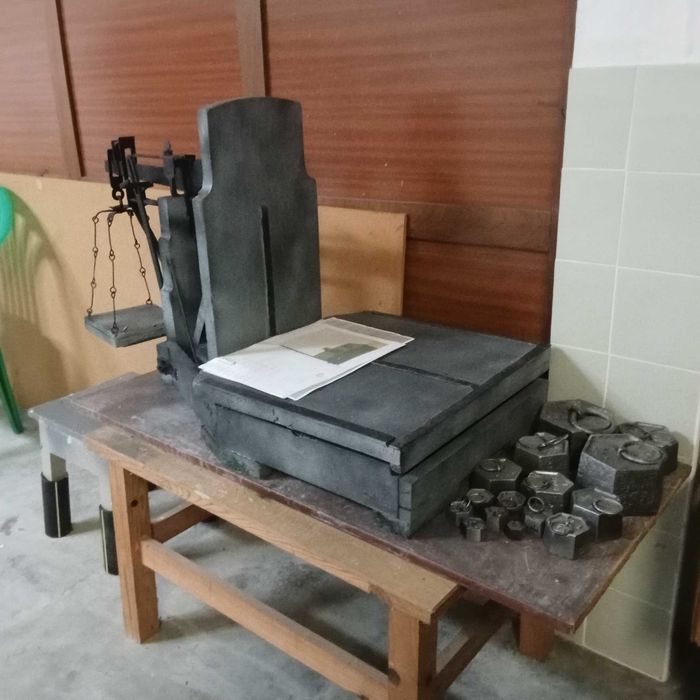 Vende-se Balança com pesos