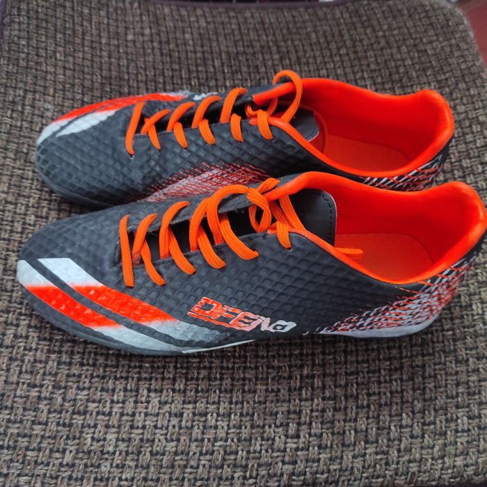 Спортивне взуття для гри у футбол