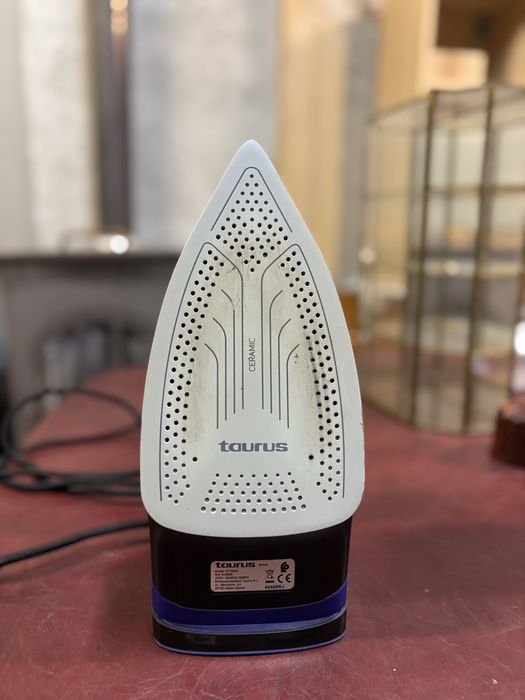 Ferro de engomar Taurus