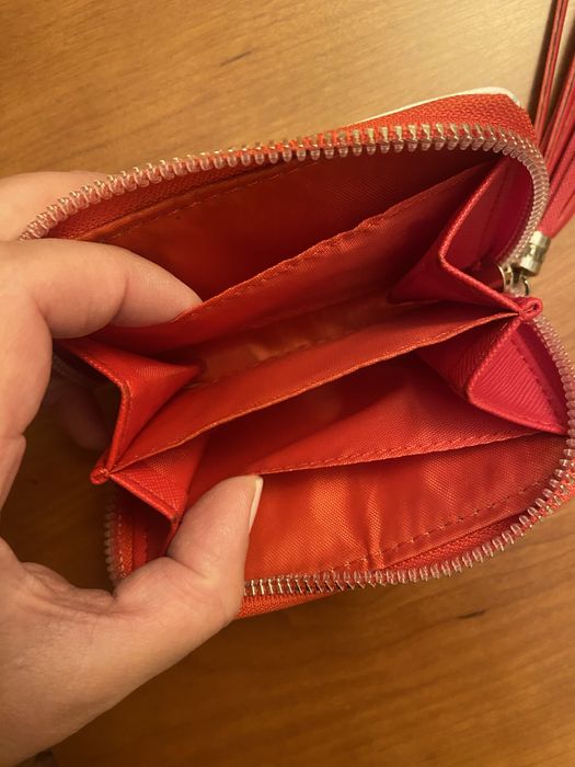 Porta moedas Nici. Da tambem para guardar cartoes
