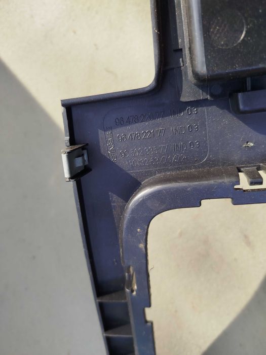 Рамка центральної консолі, тунеля Peugeot 407 Пежо