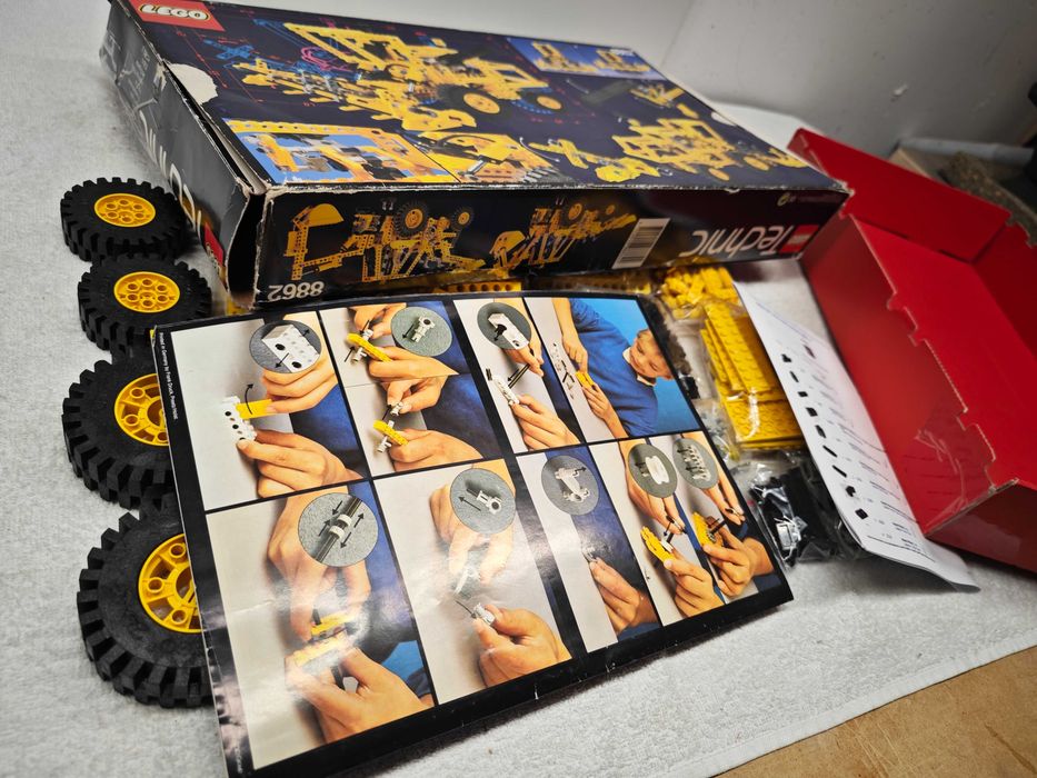 Lego Technic 8862 "Backhoe"; 1989; [87]