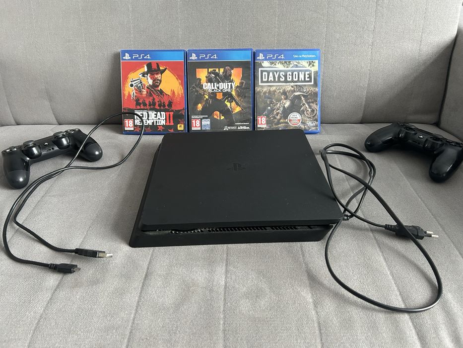 Konsola Playstation 4 z dwoma padami i 3 grami GRATIS