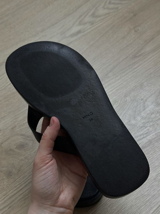 В'єтнамки Mango Selection чорні шкіряні 38 розмір