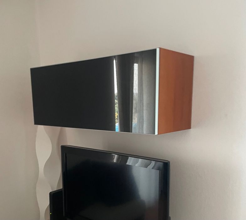 Vendo conjunto de mobiliário de sala os móveis encontram-se em bom  estado.