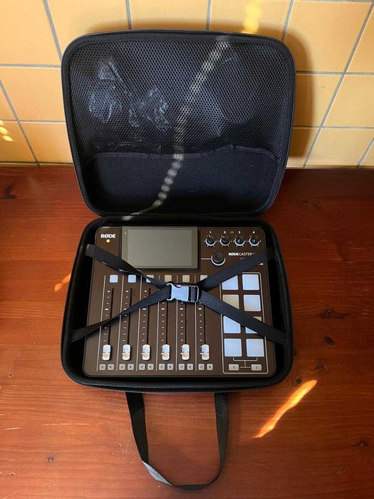 RØDE RØDECaster Pro II - Mesa de Áudio Profissional - NOVO