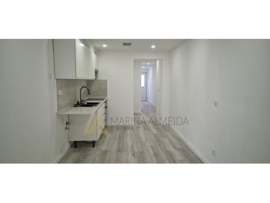 Moradia térrea T1+1 totalmente remodelada de raiz, com quintal e es...