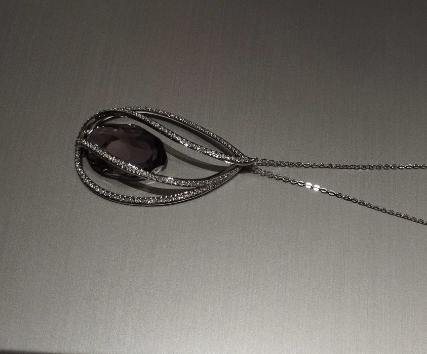 Colar oficial Swarovski Perfeito