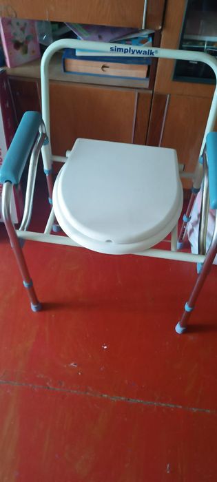 Крісло-туалет (для літніх людей)
