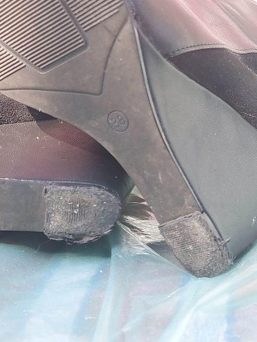 Buty damskie na koturnie czarne rozmiar 38 firma BESTELLE