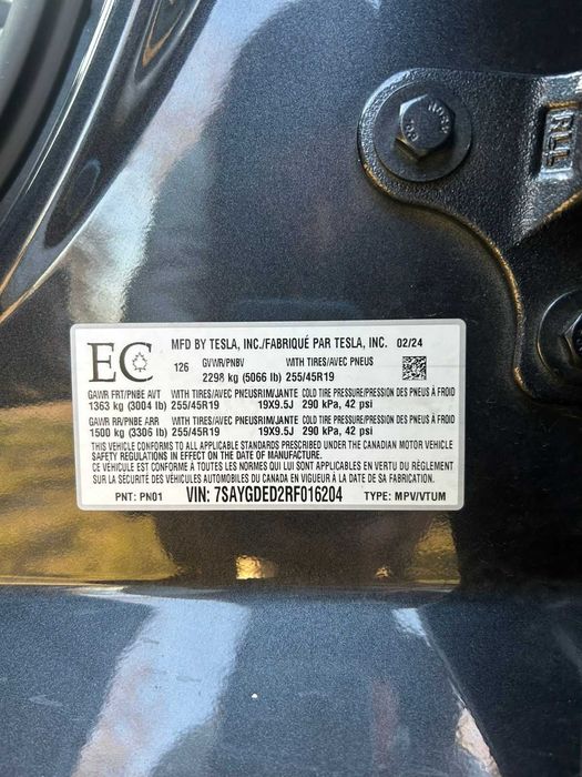 Продам авто TESLA model Y 2024