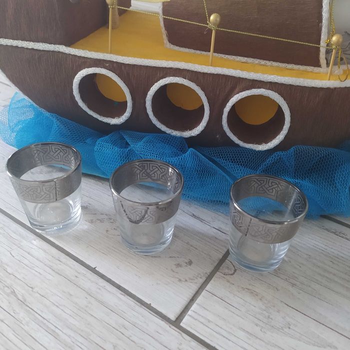 Корабль сувенир (подставка для бутылки и рюмок)