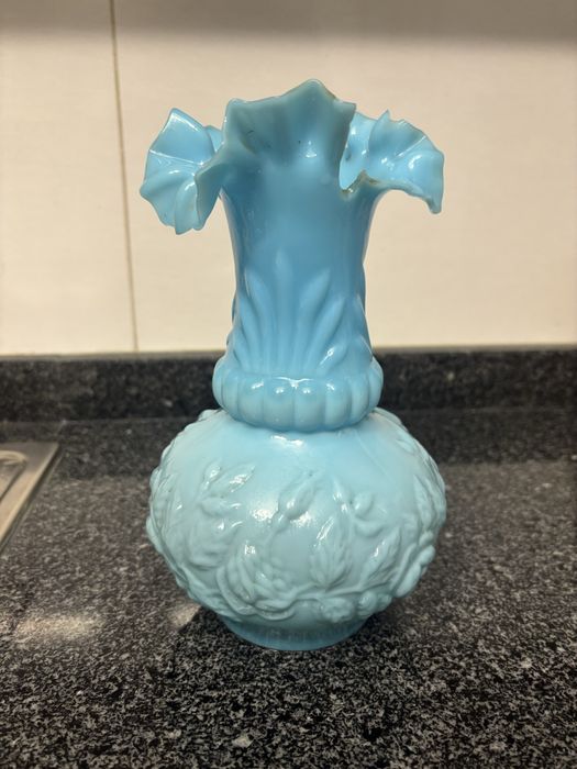 Jarra em casca de ovo trabalhada