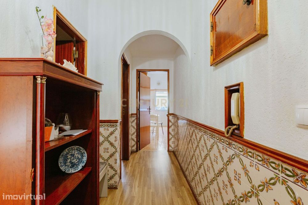 Apartamento T2 junto à estação da Amadora