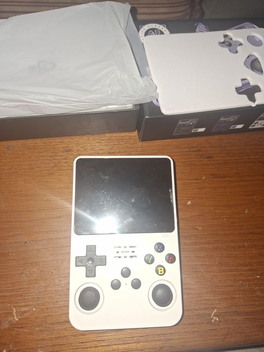 Vendo consola  game R36s
