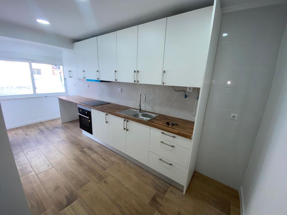 Arrendamento de quarto na Rua General Humberto Delgado, 13 Foros de Amora, Amora   400 €/mês