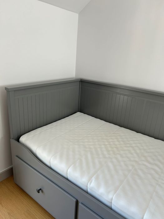 Łóżko Ikea Hemnes z materacem i trzema szufladami