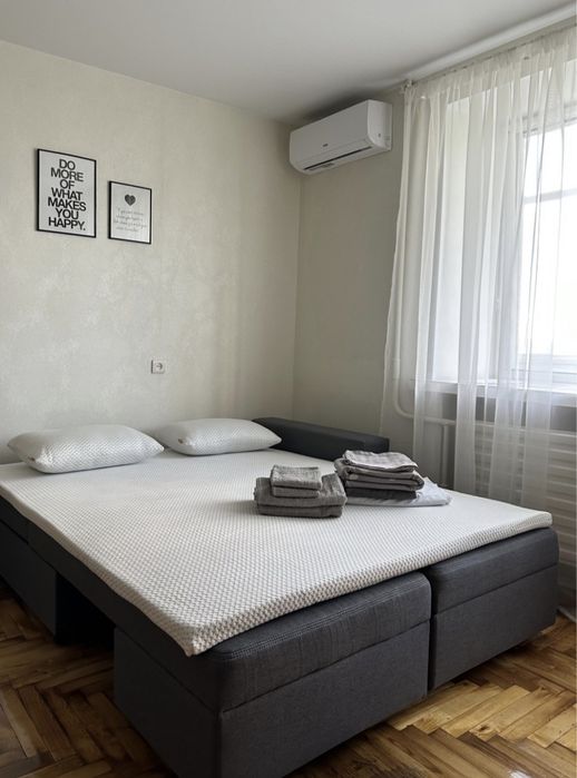 Своя квартира посуточно, почасово . Металлургов / Глинка .