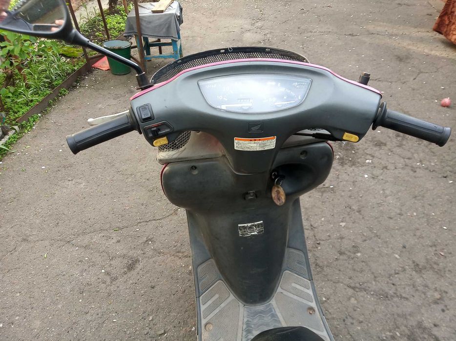 Продам скутер ХОНДА 2000 р