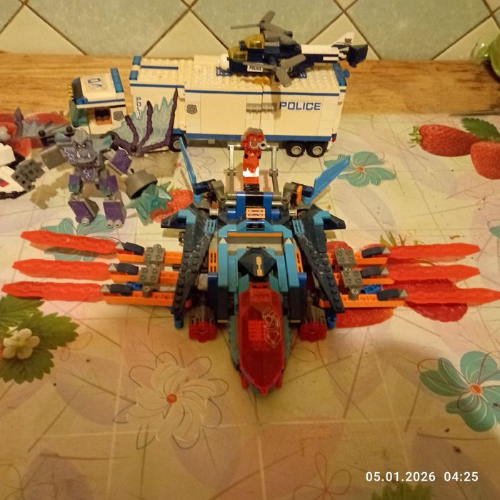 Продам lego nexo knight и lego city police грузовик