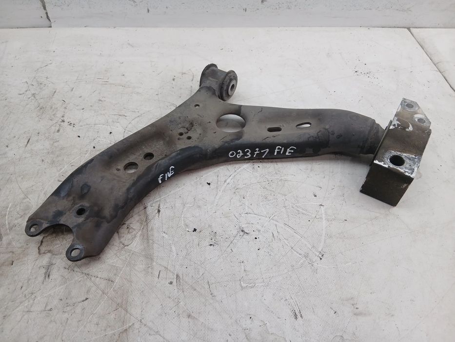 Braço de suspensão frente esquerdo VOLKSWAGEN Passat Variant (365)