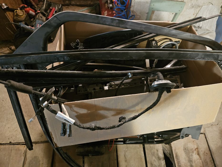 Форд мустанг мач є залишки після ремонту