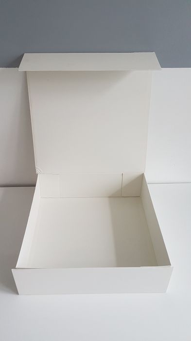 Duże pudełko MaxMara zamykane na magnes 40 x 40 x 12 cm