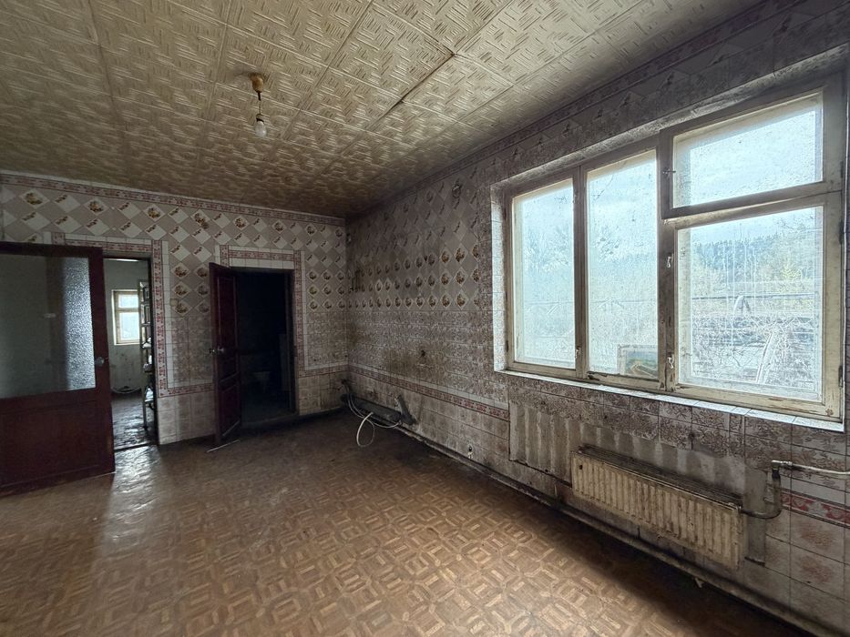 Продам будинок з ділянкою 14 соток,з виходом до озера