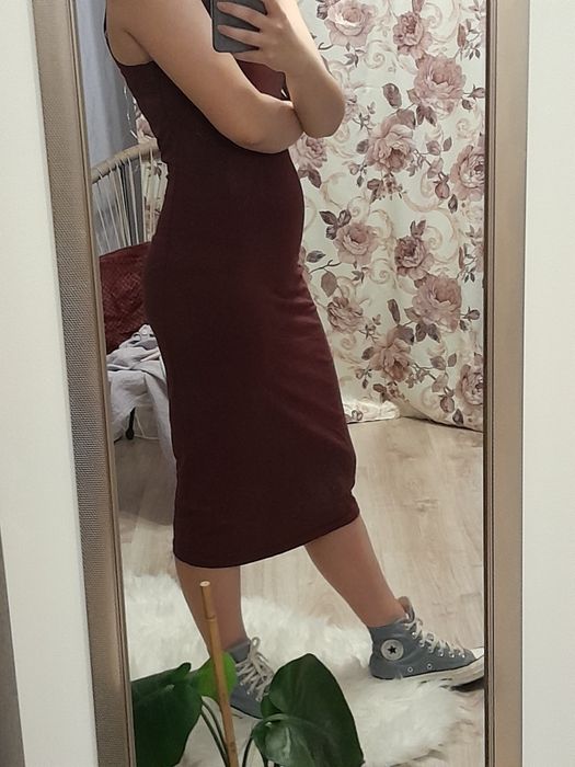 Obcisła sukienka bez rękawów