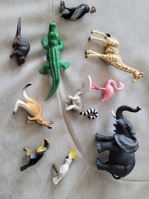 Figurki, zwierzątka, 19 sztuk