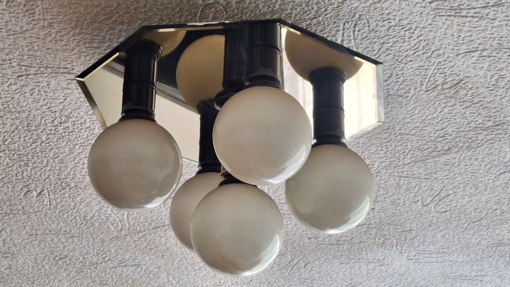 Sprzedam lampe z ladnym lustrem