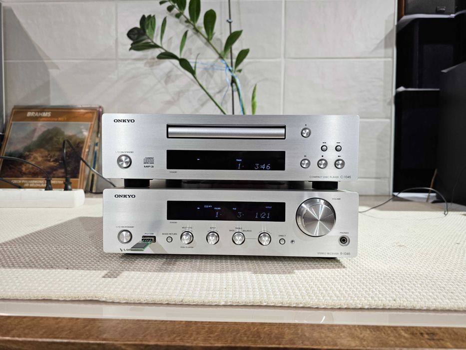 Cистема Onkyo PHA-1045 70 Вт/канал Burr-Brown 192 кГц/24-біт