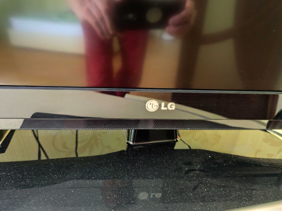 Телевізор LG 42cs560