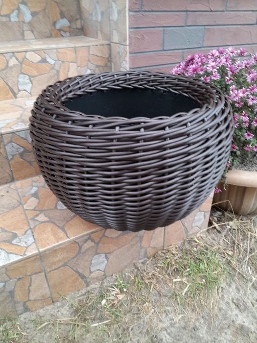 Кашпо з ротангу.