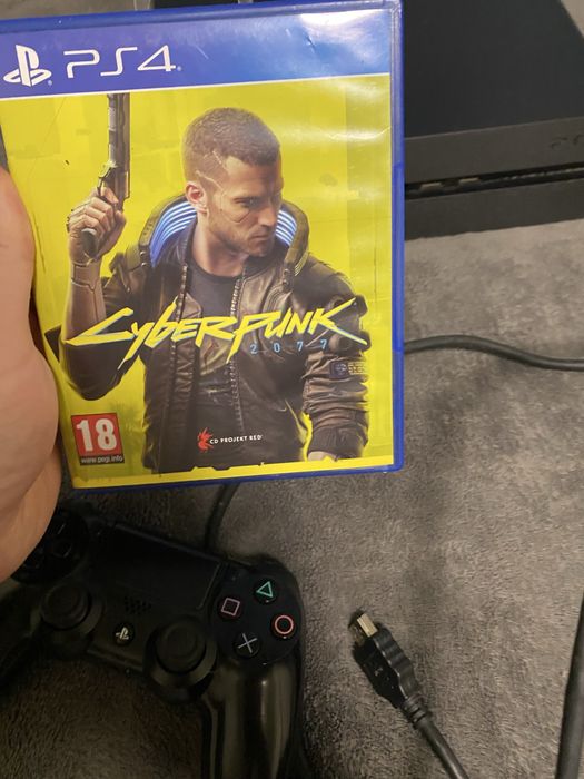 Продаю SONY PS 4