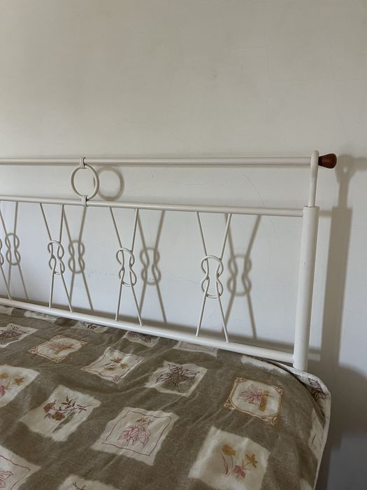 Cama de casal de ferro