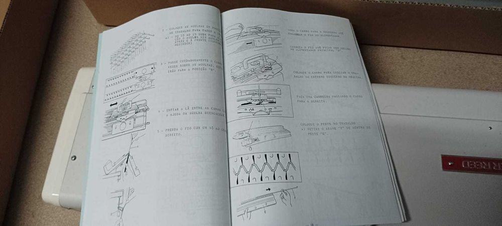 Maquina de tricô ainda embalada