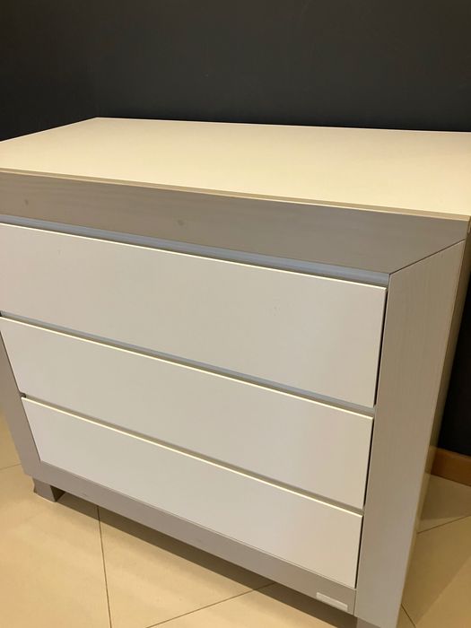 Berço e cómoda TRAMA, trocador, Oferta de colchão, lençóis…