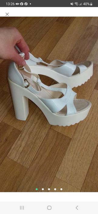 Босоніжки жіночі