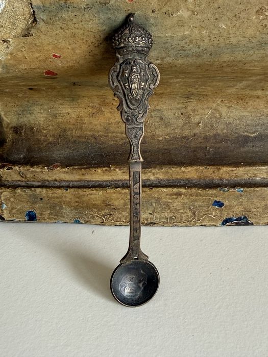 Invulgar Colher de prata  com moeda verdadeira de 100 reis de 1910