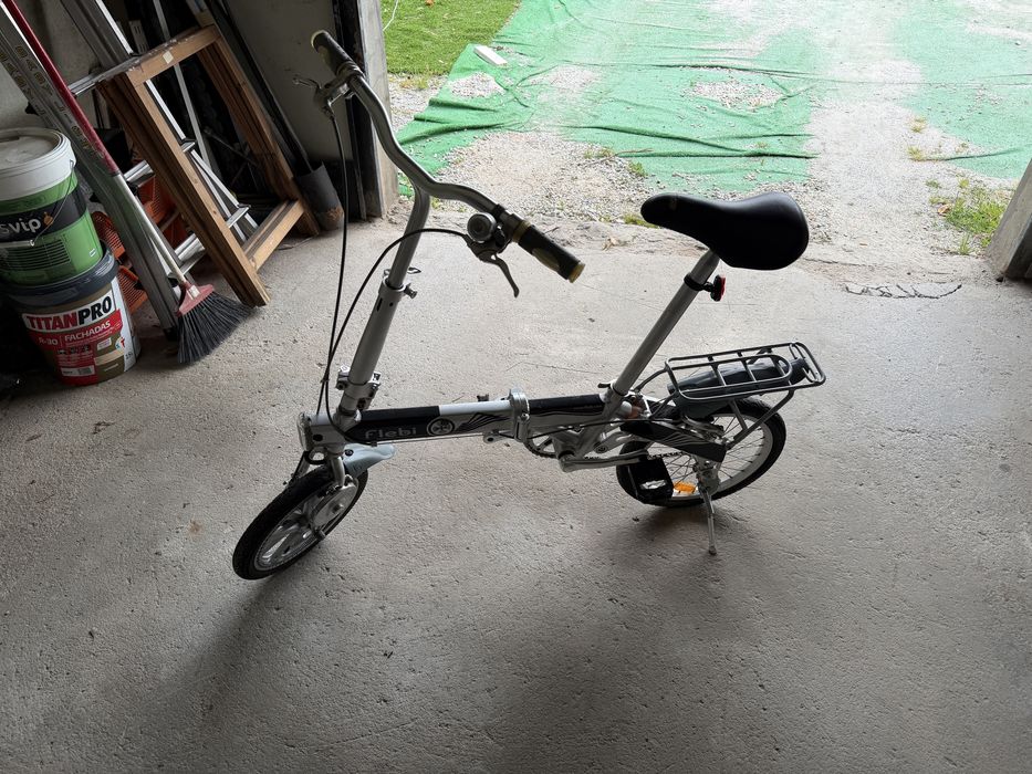 Bicicleta dobravel em aluminio muito versatel